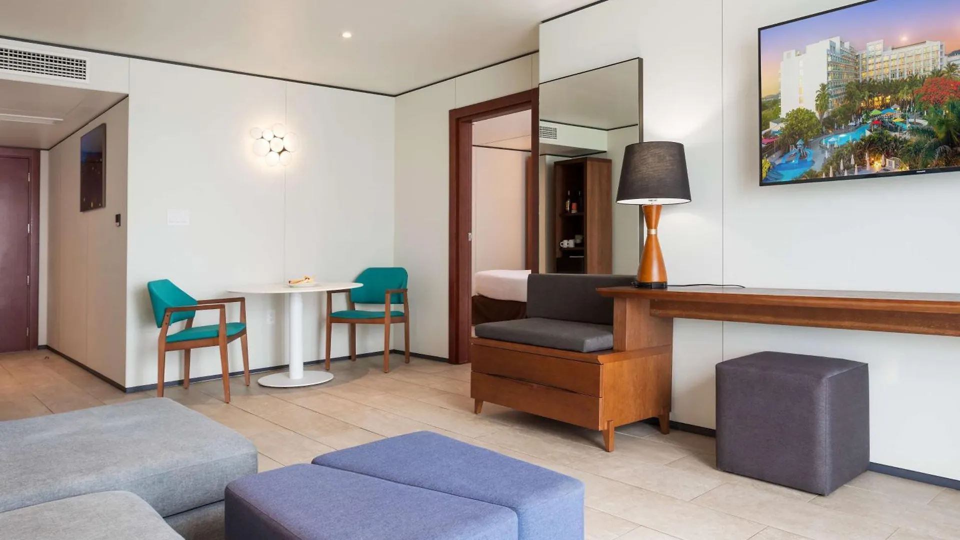 Sonesta Maho Beach All Inclusive Resort Casino & Spa 4*,  Sint Maarten