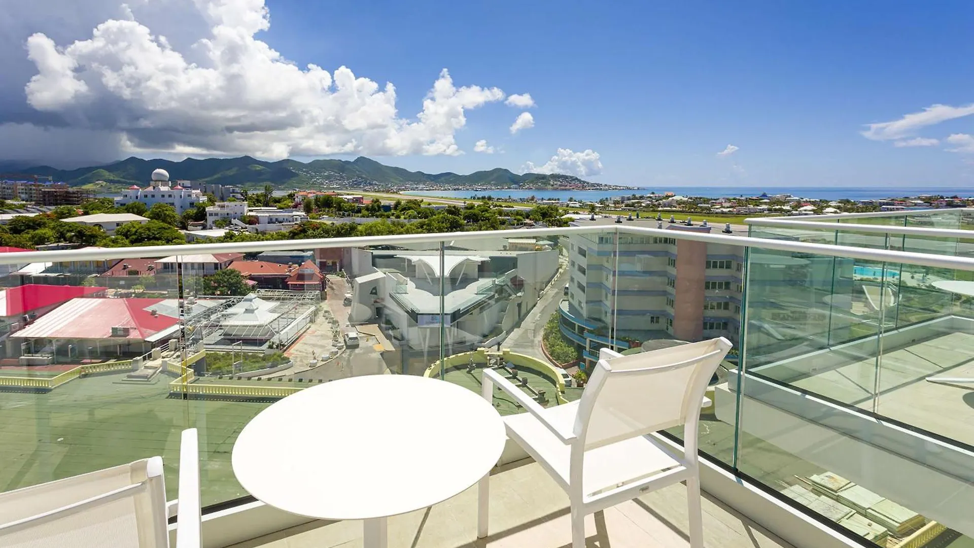 ****  Sonesta Maho Beach All Inclusive Resort Casino & Spa Svatý Martin