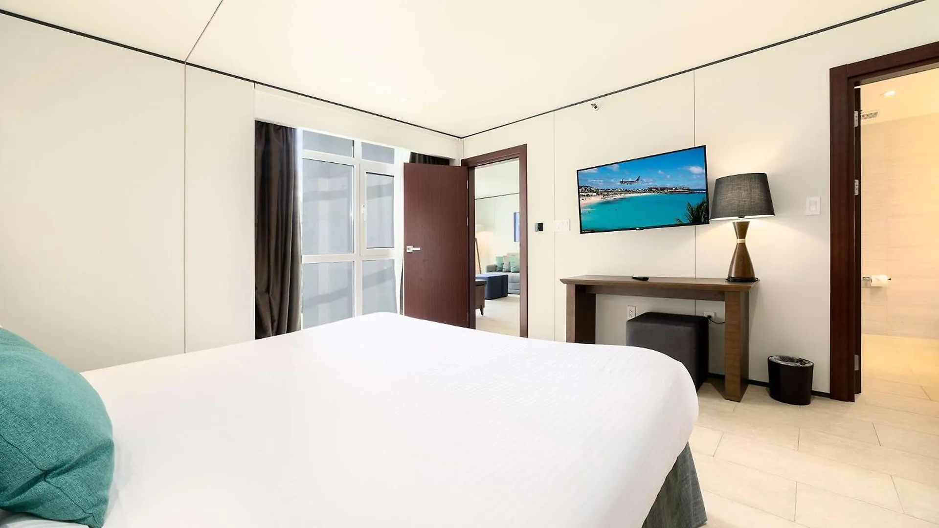 ****  Sonesta Maho Beach All Inclusive Resort Casino & Spa Svatý Martin